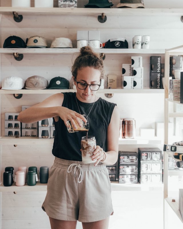 Le Café Hubert Saint-Jean : un vieux café moderne au cœur de la ville de Sherbrooke.