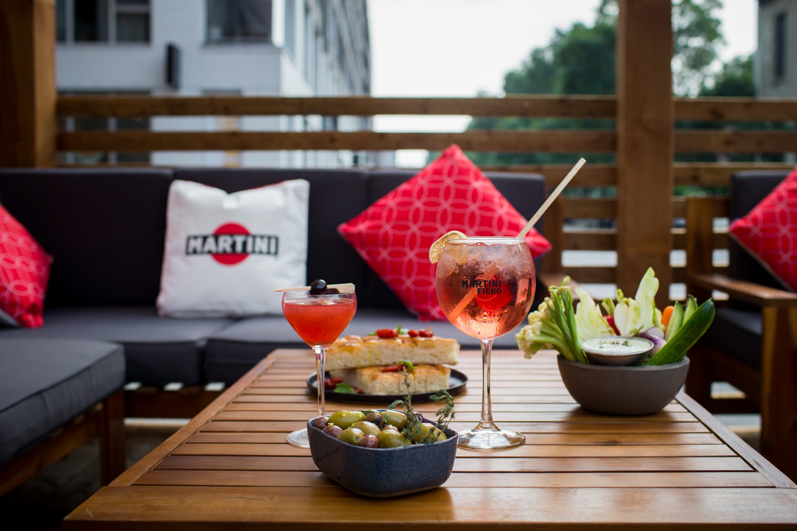 Patio MARTINI Fiero + STILLLIFE Baron Mag