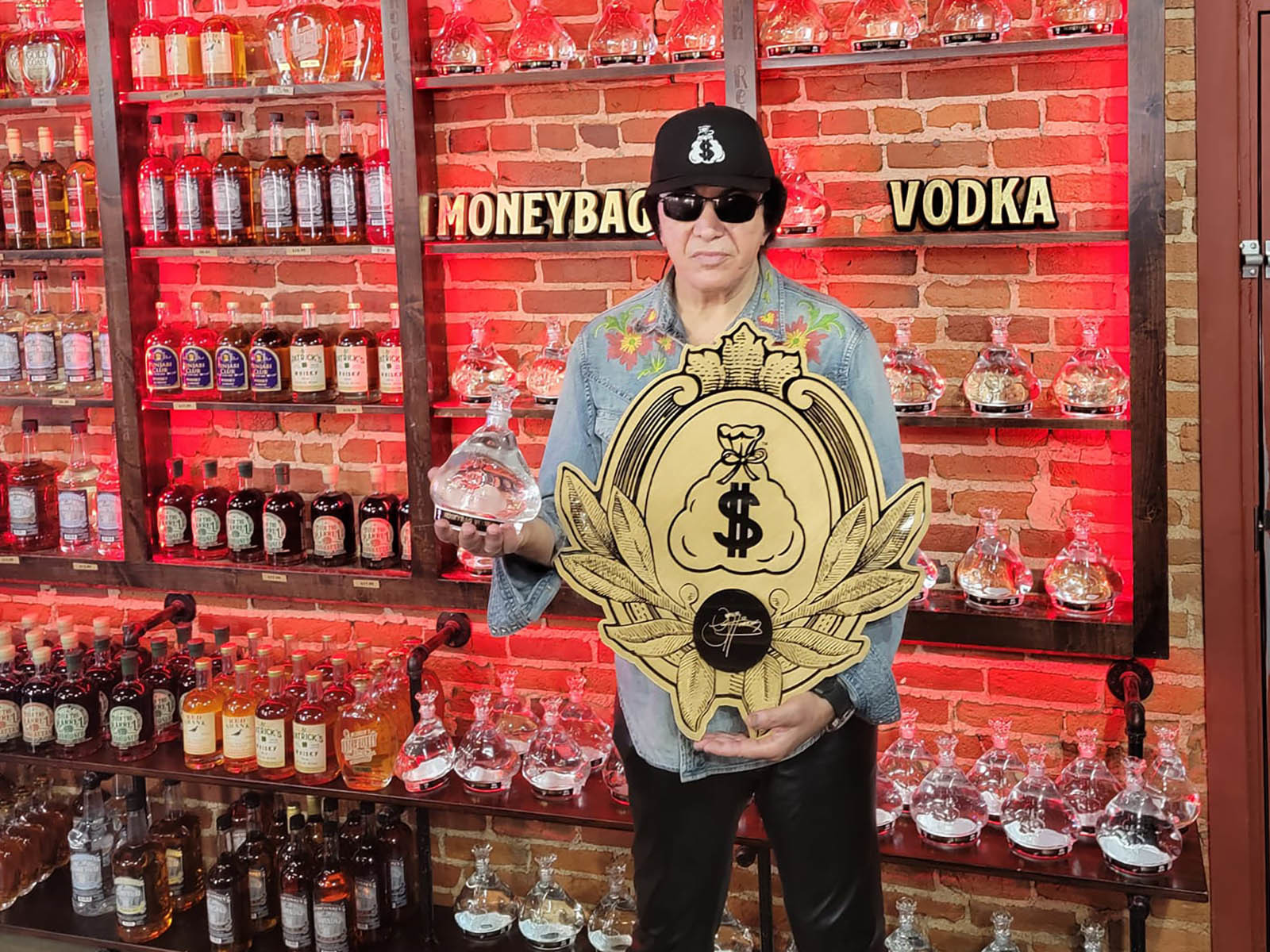 La compagnie aérienne Canada Jetlines offre MoneyBag Vodka du chanteur